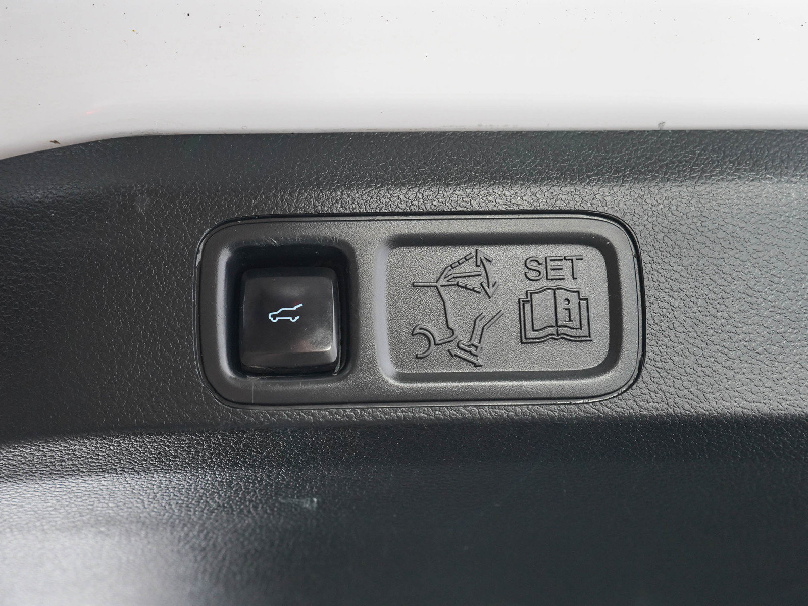 Used 2021 Ford Expedition XLT w/ Equipment Group 202A AWD/4WD image 11