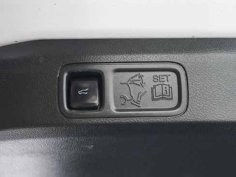 Used 2021 Ford Expedition XLT w/ Equipment Group 202A AWD/4WD image 11