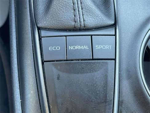 Used 2024 Toyota Camry SE image 27