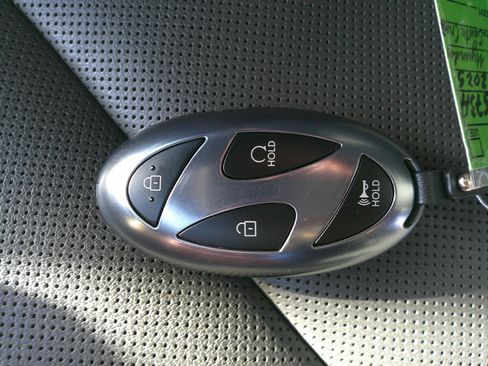 Used 2025 Hyundai Santa Cruz Limited image 38