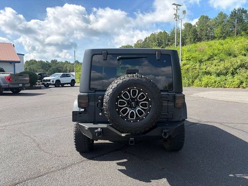 Used 2017 Jeep Wrangler Unlimited Sport w/ Quick Order Package 24S AWD/4WD image 8