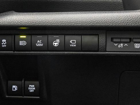 Used 2025 Toyota Sienna Platinum AWD/4WD image 25