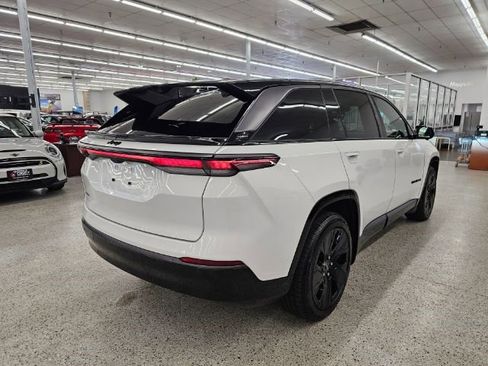 Used 2024 Jeep Wagoneer Launch Edition image 4