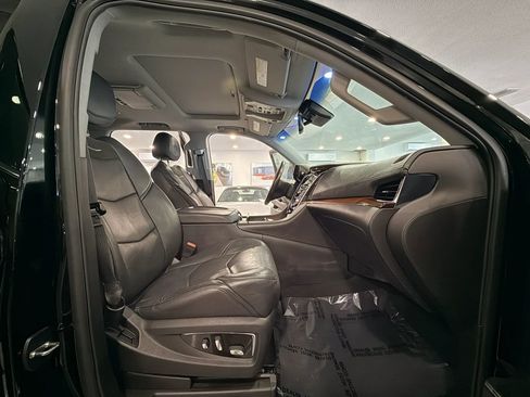Used 2015 Cadillac Escalade Premium RWD image 23