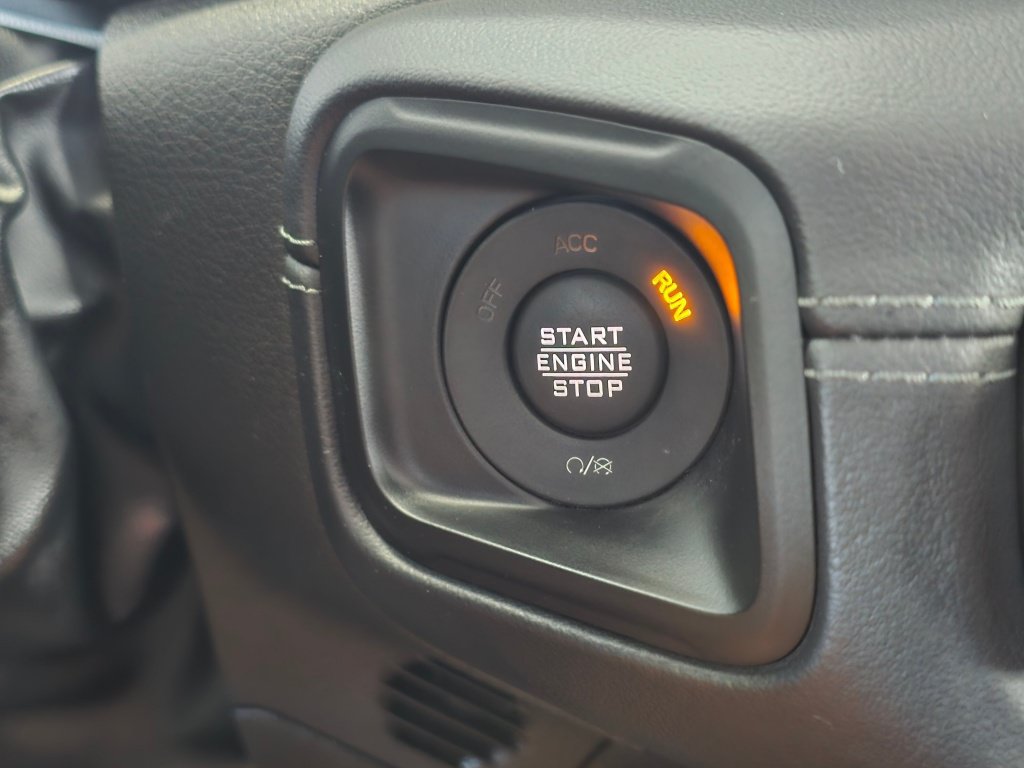 Used 2025 Jeep Wrangler Unlimited Sahara AWD/4WD image 29
