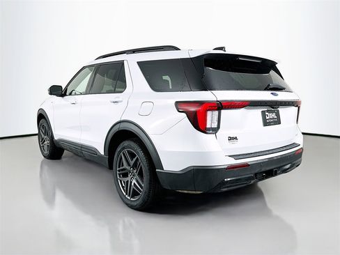 New 2026 Ford Explorer ST-Line w/ ST-Line Street Pack image 5
