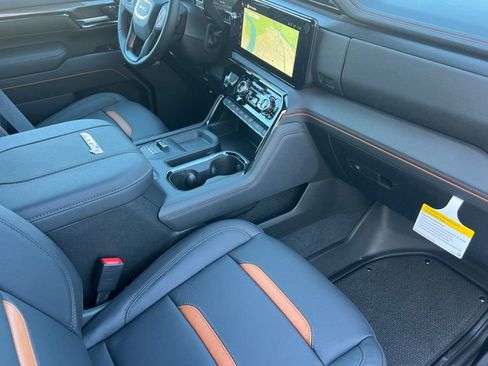 New 2026 GMC Sierra 2500 AT4 w/ AT4 Premium Plus Package AWD/4WD image 12