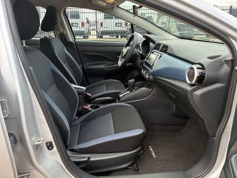 Used 2025 Nissan Versa SV FWD image 33