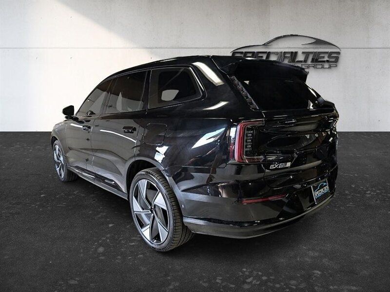 Used 2025 Volvo EX90 Ultra AWD/4WD image 8