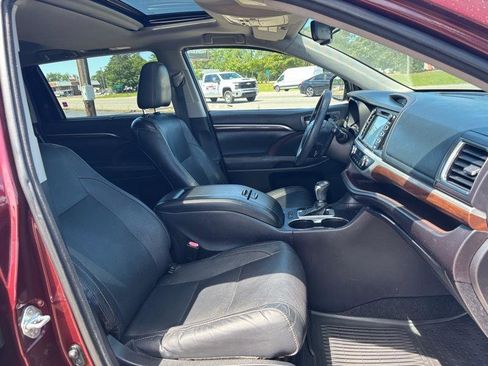 Used 2016 Toyota Highlander Limited FWD image 17