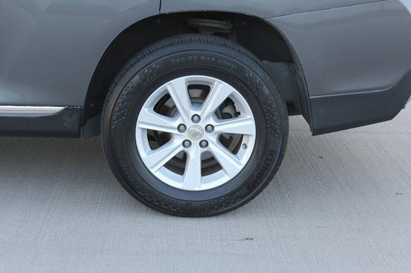 Used 2013 Toyota Highlander 4WD w/ Cold Weather Pkg image 32