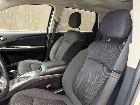 Used 2018 Dodge Journey SE w/ Connectivity Group FWD image 18