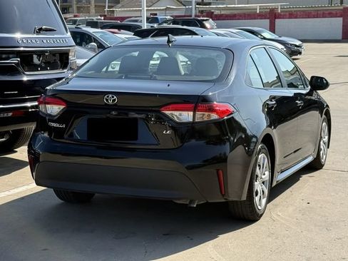 Used 2025 Toyota Corolla LE FWD image 4
