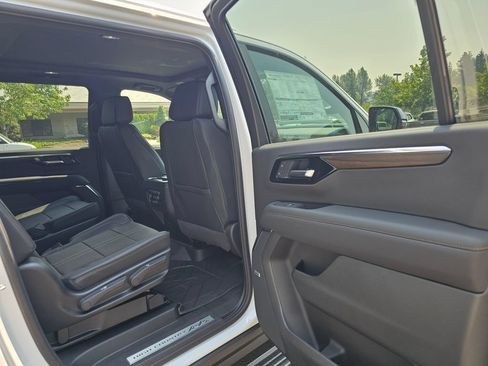 New 2026 Chevrolet Suburban High Country AWD/4WD image 16