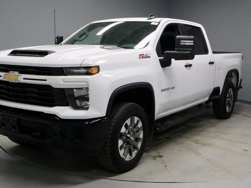 Used 2025 Chevrolet Silverado 2500 Custom w/ Custom Value Package image 6