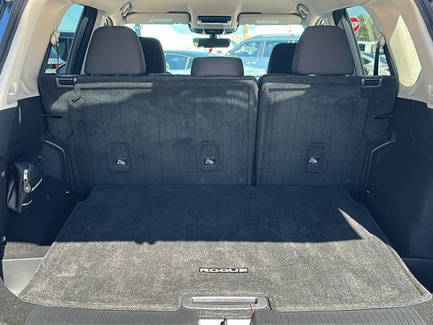 Certified 2025 Nissan Rogue SV image 21