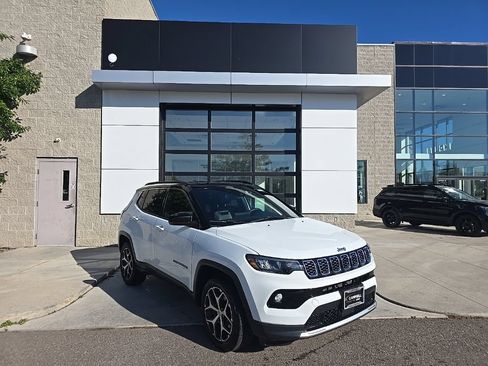 Used 2024 Jeep Compass Limited AWD/4WD image 4