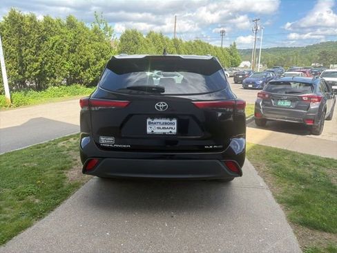 Used 2021 Toyota Highlander XLE AWD/4WD image 6