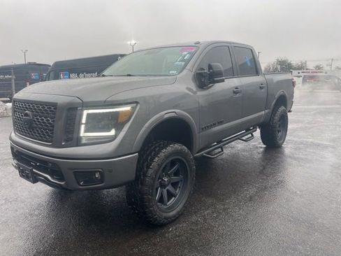 Used 2019 Nissan Titan PRO-4X w/ Pro-4x Convenience Package image 2