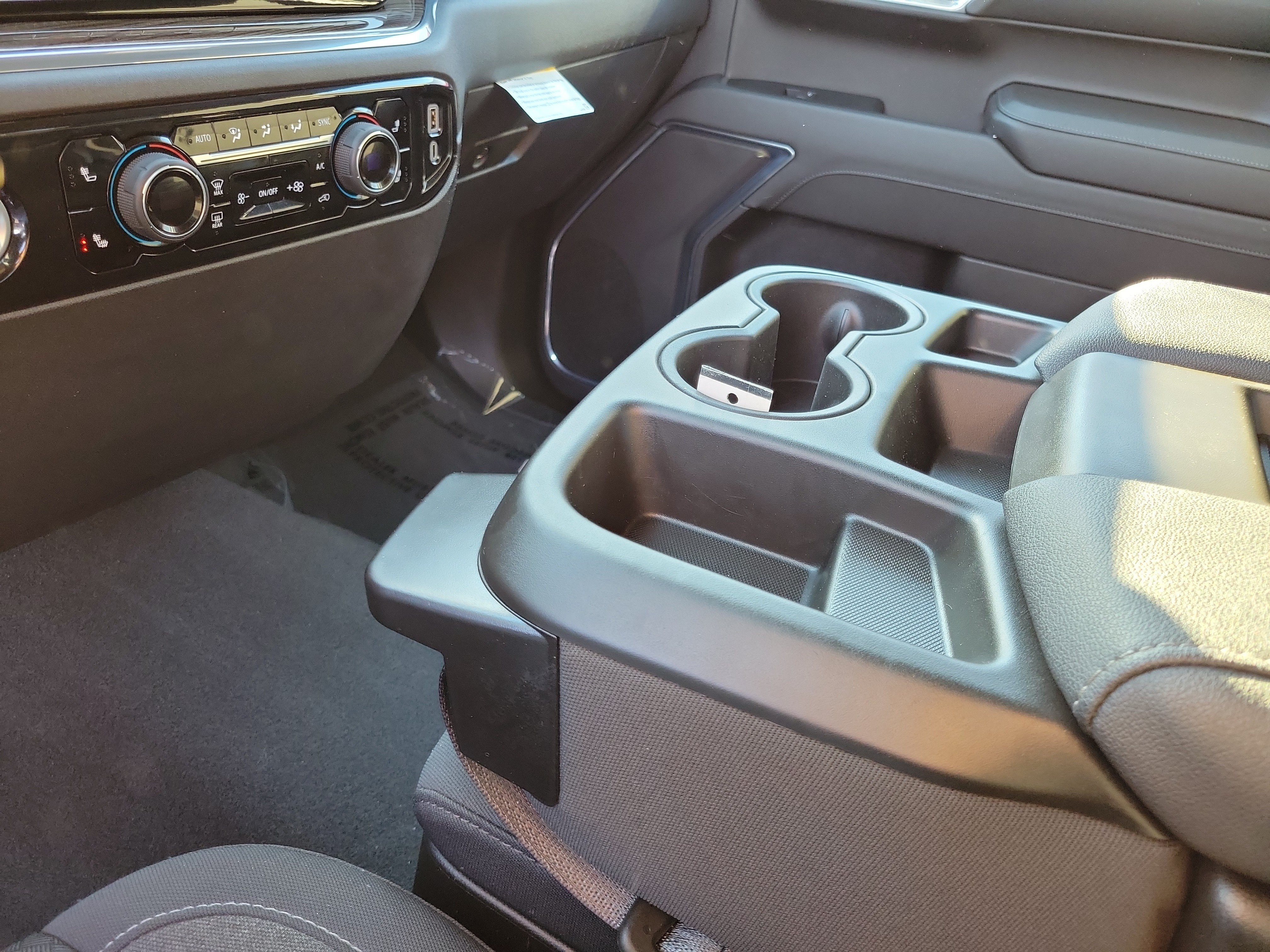 Used 2024 Chevrolet Silverado 1500 LT AWD/4WD image 29
