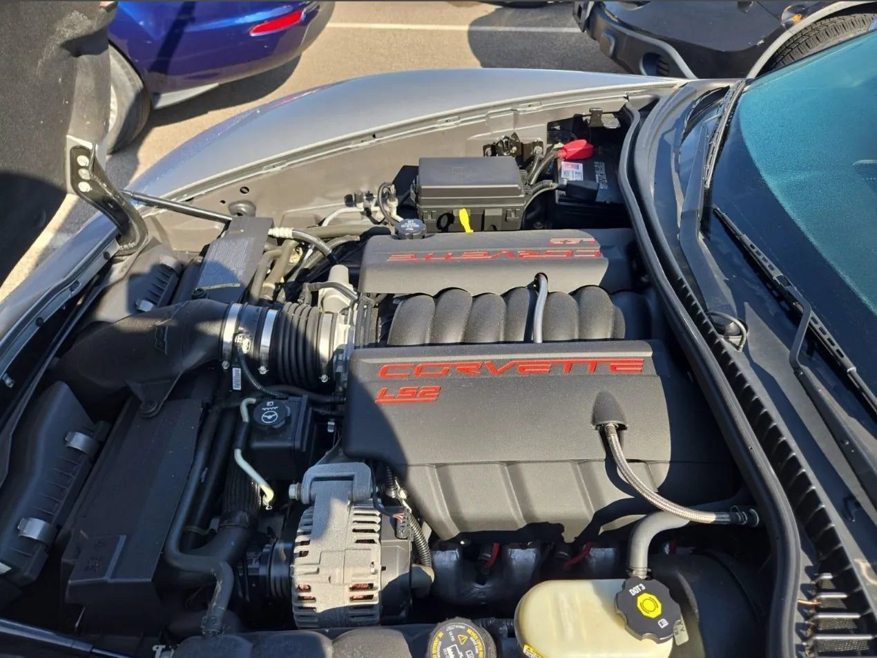 Used 2005 Chevrolet Corvette Coupe w/ Preferred Equipment Group RWD image 17