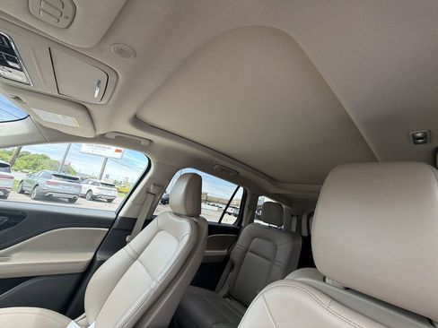 Used 2023 Lincoln Aviator AWD w/ Premium Package image 22