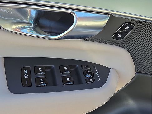 New 2026 Volvo XC90 B6 Plus w/ Protection Package Premier image 22