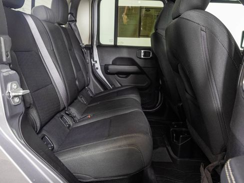 Used 2020 Jeep Gladiator Overland AWD/4WD image 42