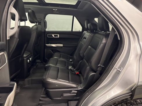 Used 2021 Ford Explorer XLT w/ Equipment Group 202A image 11