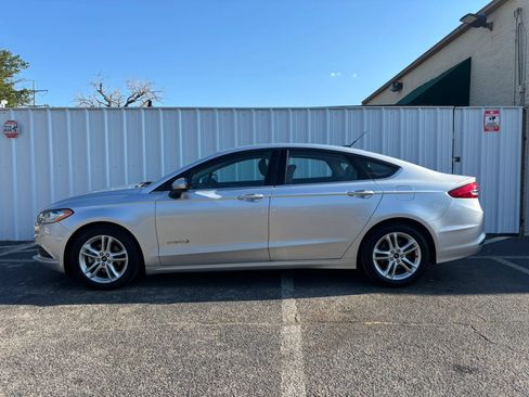 Used 2018 Ford Fusion S FWD image 2