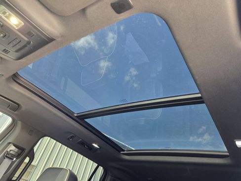 Used 2023 GMC Yukon XL SLT w/ SLT Luxury Package image 16