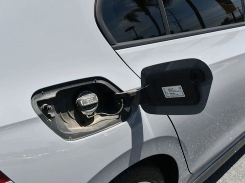 Used 2022 Volkswagen GTI SE FWD image 9