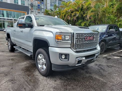 Used 2018 GMC Sierra 2500 Denali w/ Duramax Plus Package AWD/4WD image 6