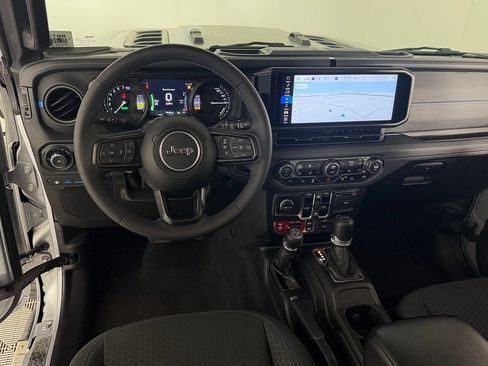 Used 2024 Jeep Wrangler Unlimited Rubicon 4xe w/ Technology Group AWD/4WD image 15