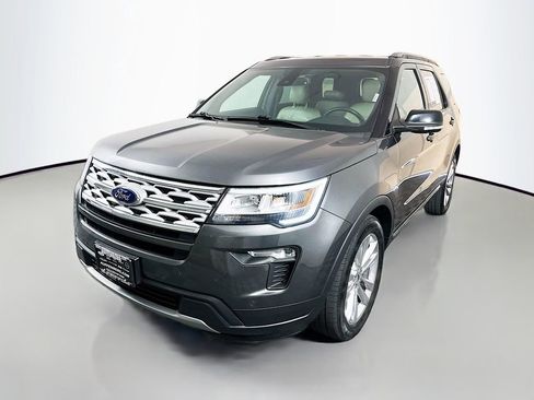 Used 2018 Ford Explorer XLT w/ Equipment Group 202A image 3