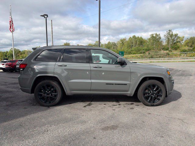 Used 2021 Jeep Grand Cherokee Laredo X AWD/4WD image 6