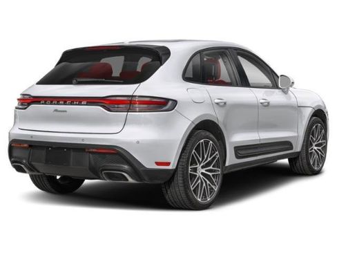 Used 2025 Porsche Macan image 2