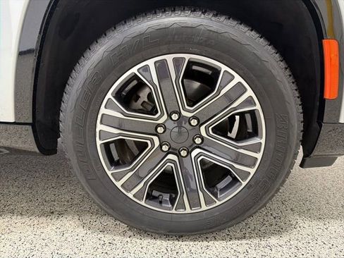 Used 2024 Jeep Wagoneer L Series II w/ Flexible Seating Group image 37