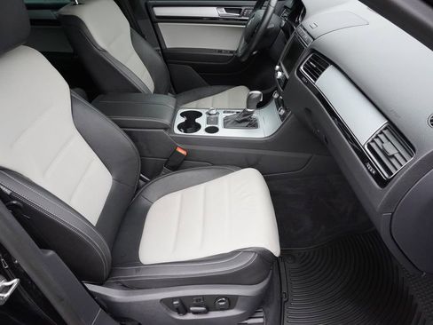 Used 2017 Volkswagen Touareg Wolfsburg Edition AWD/4WD image 23