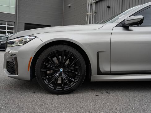 Used 2022 BMW 750i xDrive w/ Autobahn Package AWD/4WD image 12