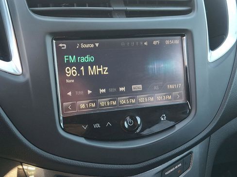 Used 2015 Chevrolet Trax LTZ image 16