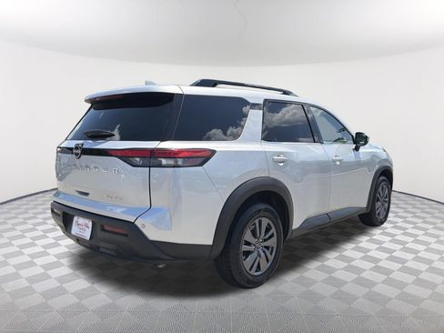 Used 2024 Nissan Pathfinder SV AWD/4WD image 17