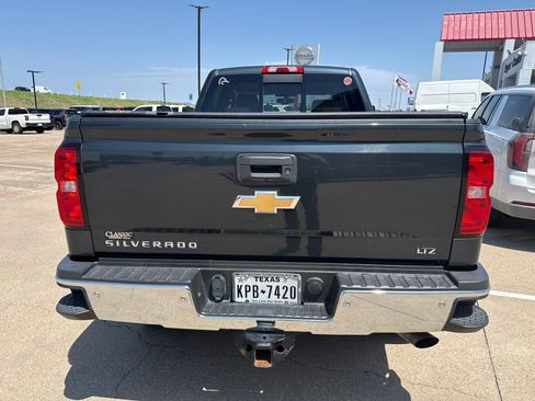 Used 2018 Chevrolet Silverado 2500 LTZ w/ Vortec Plus Package AWD/4WD image 10