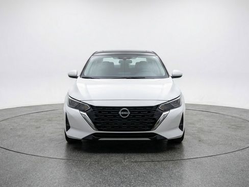 Used 2025 Nissan Sentra SV image 2