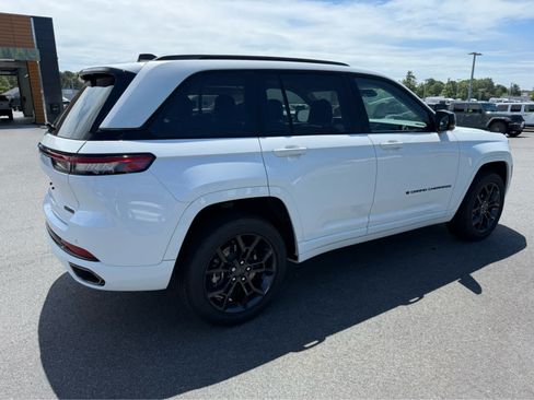 Used 2023 Jeep Grand Cherokee 30th Anniversary AWD/4WD image 10