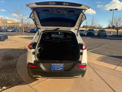 Used 2017 Jeep Cherokee Limited AWD/4WD image 7