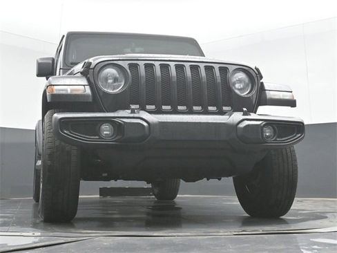 Used 2020 Jeep Wrangler Unlimited Sahara image 41