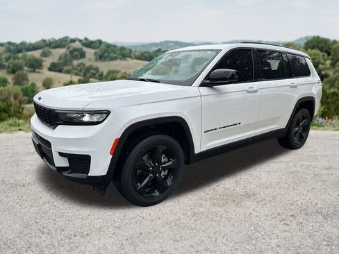 Used 2023 Jeep Grand Cherokee L Laredo RWD image 3