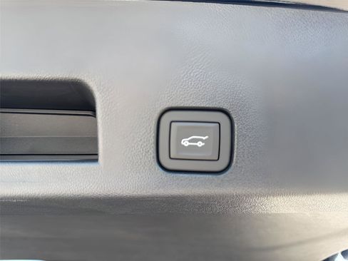 New 2025 Chevrolet Traverse LT image 10