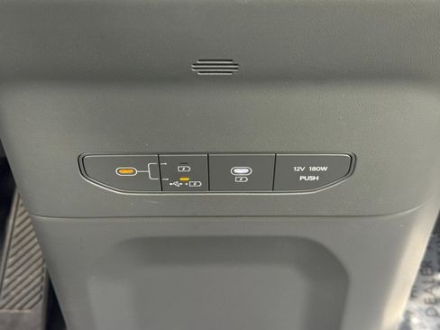 Used 2024 Kia EV9 Land image 33